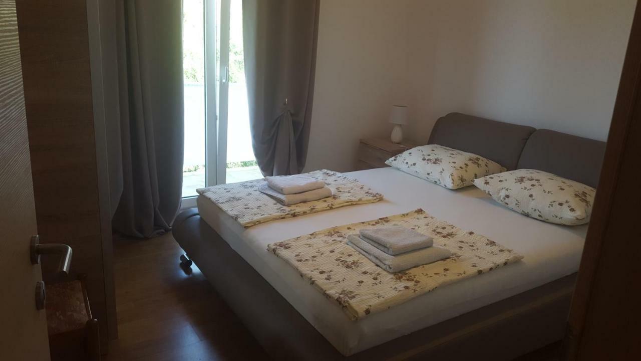 Apartmani Slavica Rab Town Buitenkant foto